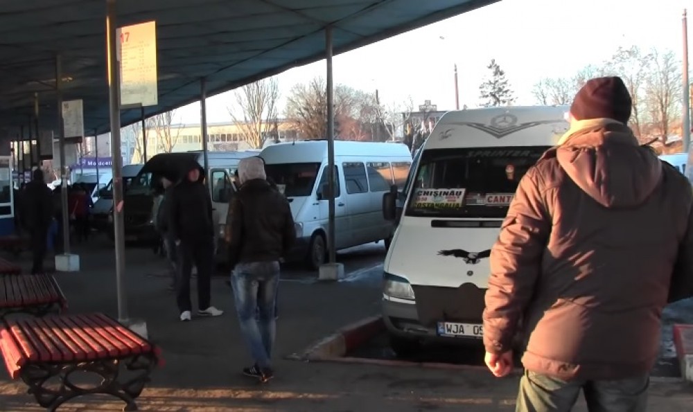 Tragedie la Gara de Sud. O femeie a murit după ce a coborât din autobuz